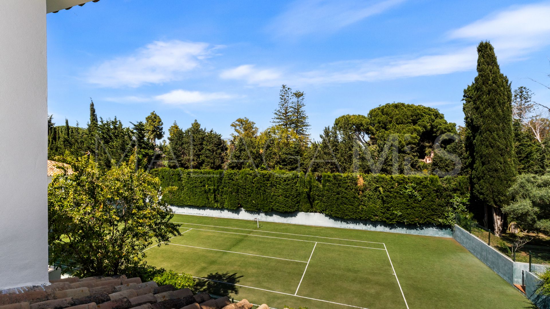 Villa for sale in Guadalmina Baja