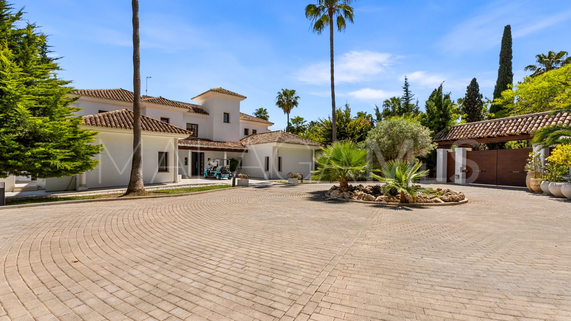 Villa for sale in Guadalmina Baja
