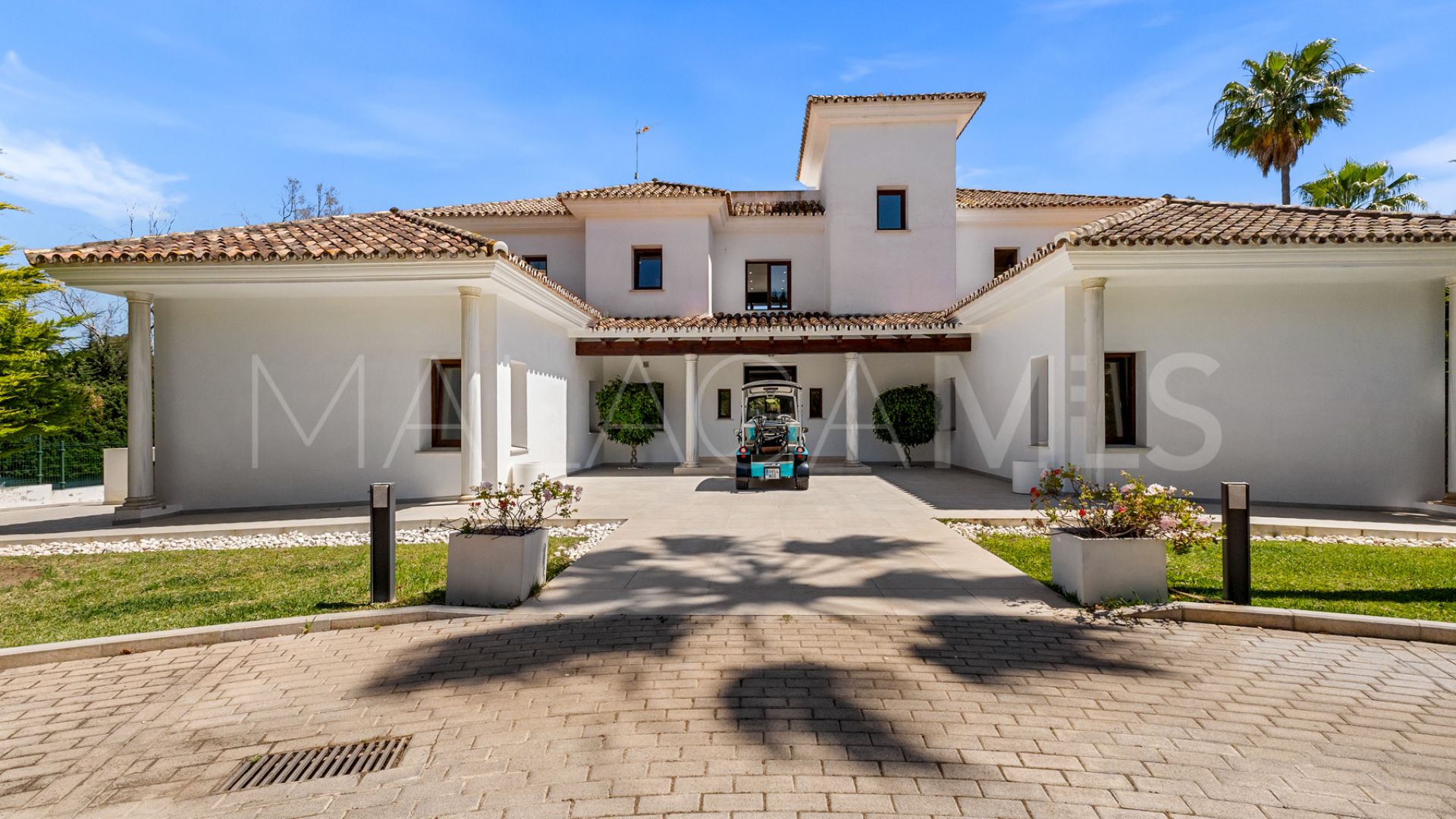 Villa for sale in Guadalmina Baja