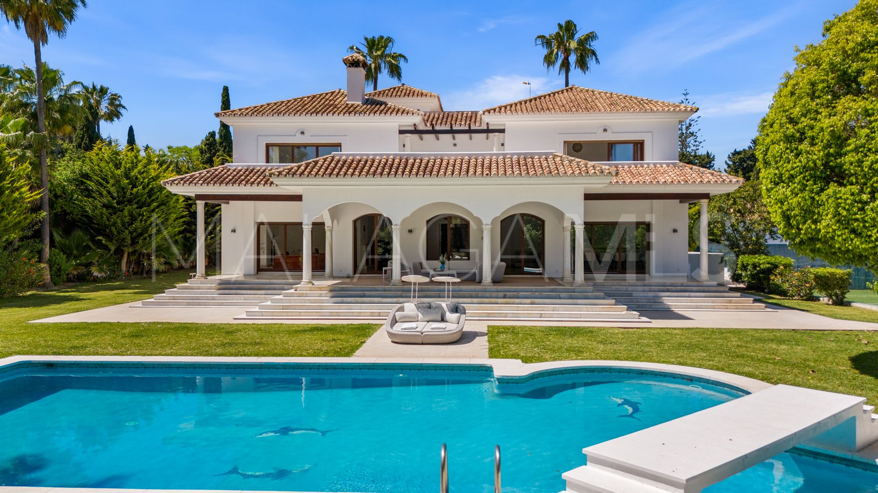 Villa for sale in Guadalmina Baja