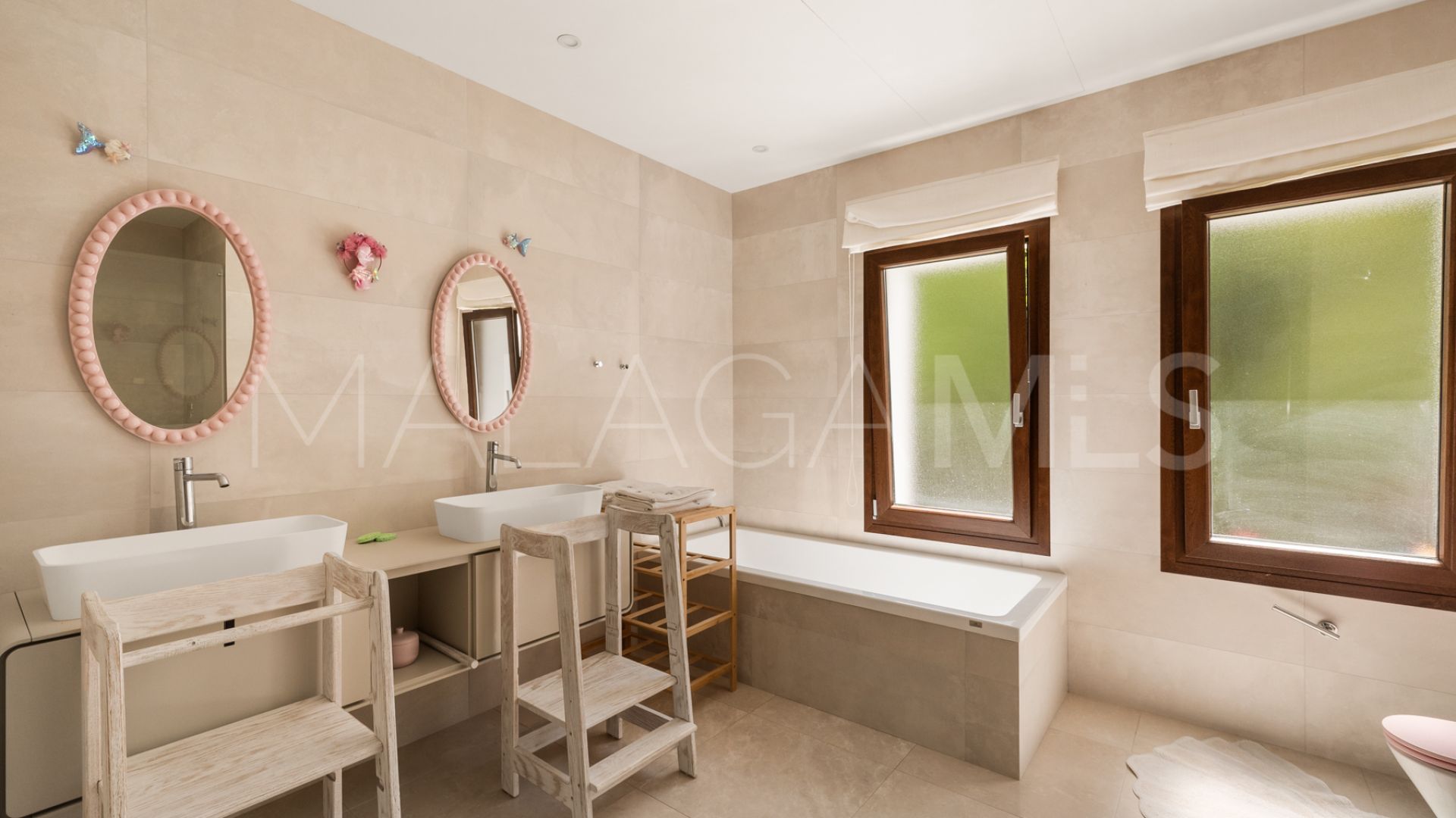 Villa for sale in Guadalmina Baja