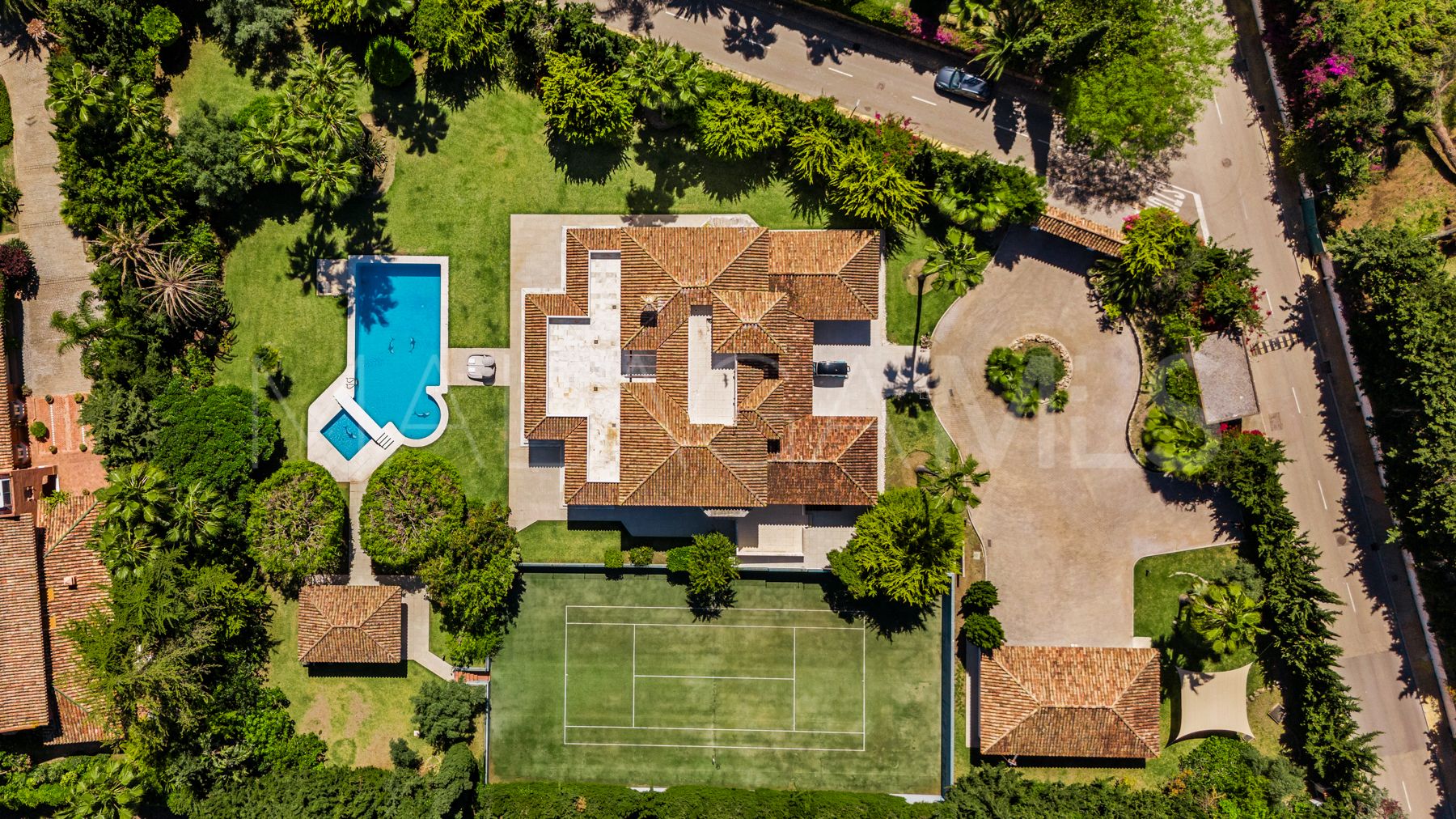 Villa for sale in Guadalmina Baja