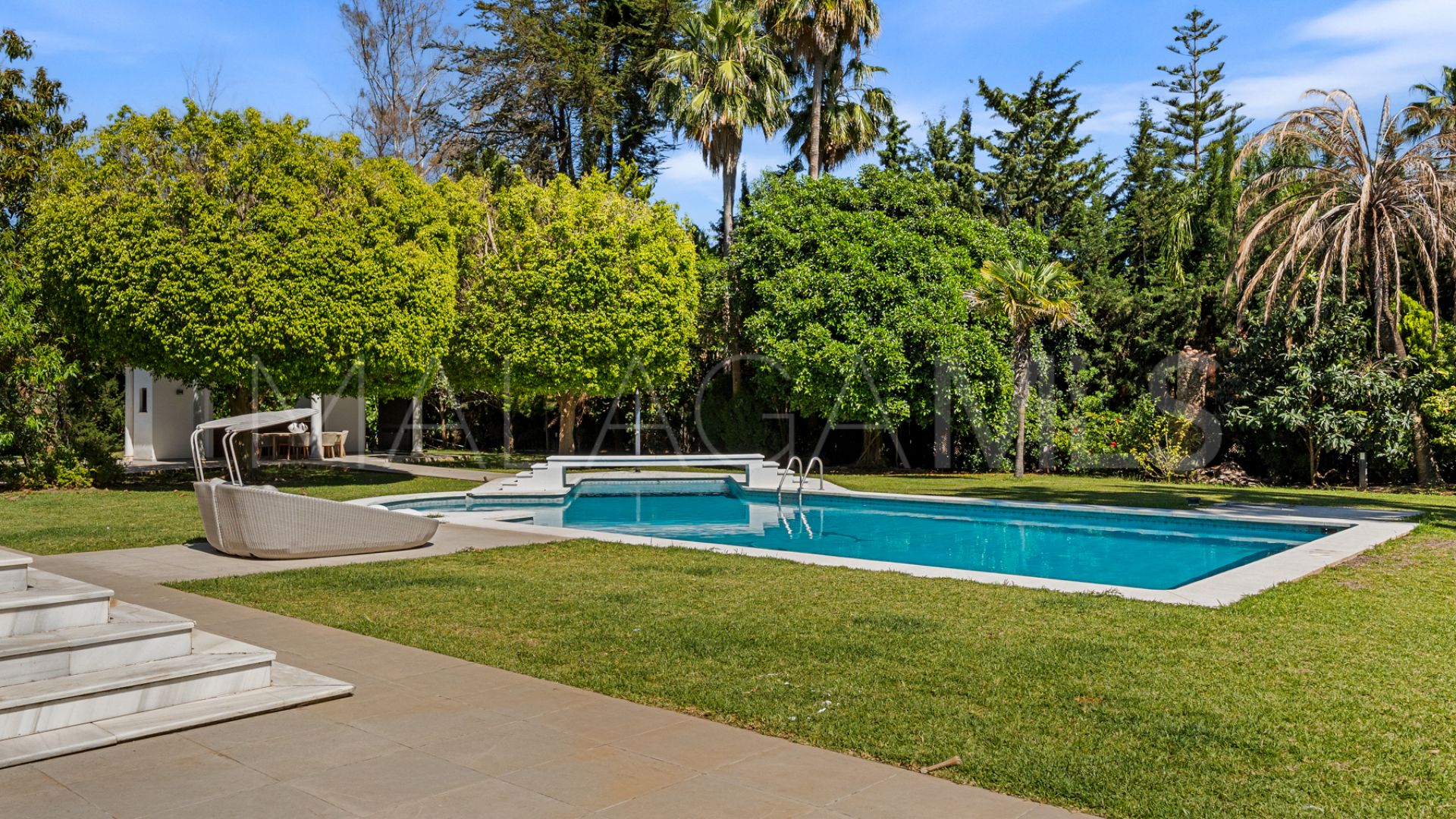 Villa for sale in Guadalmina Baja
