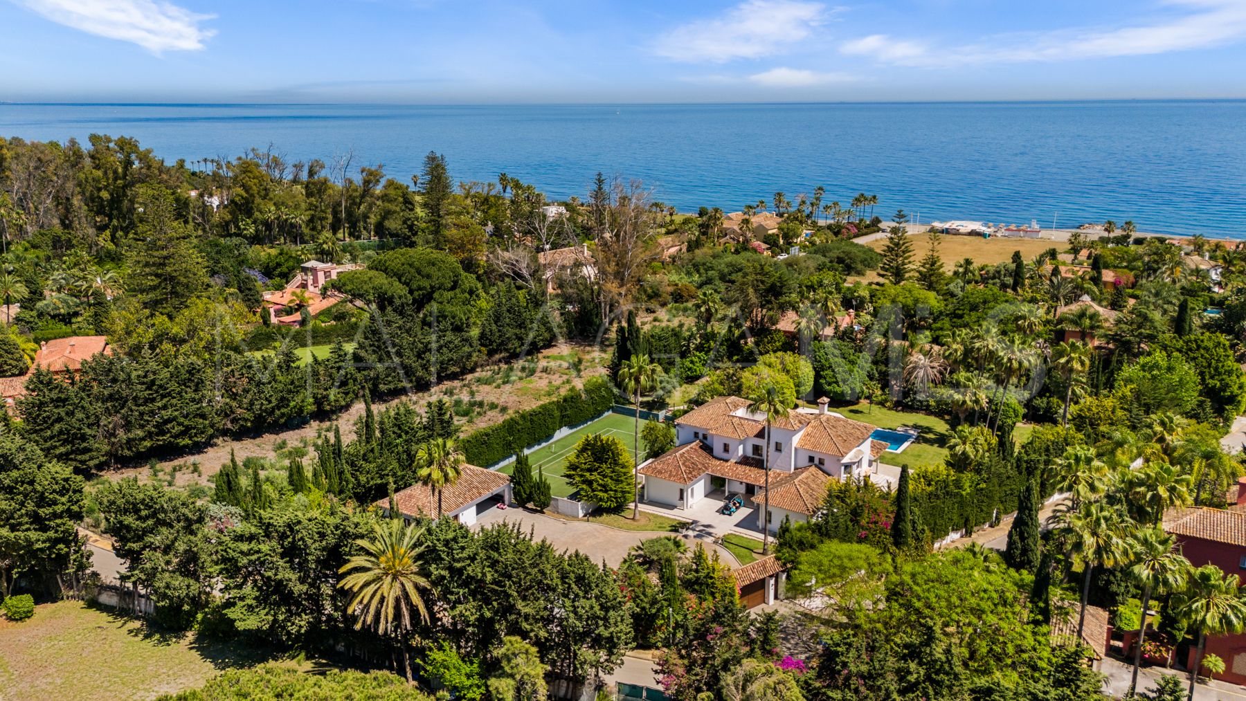Villa for sale in Guadalmina Baja