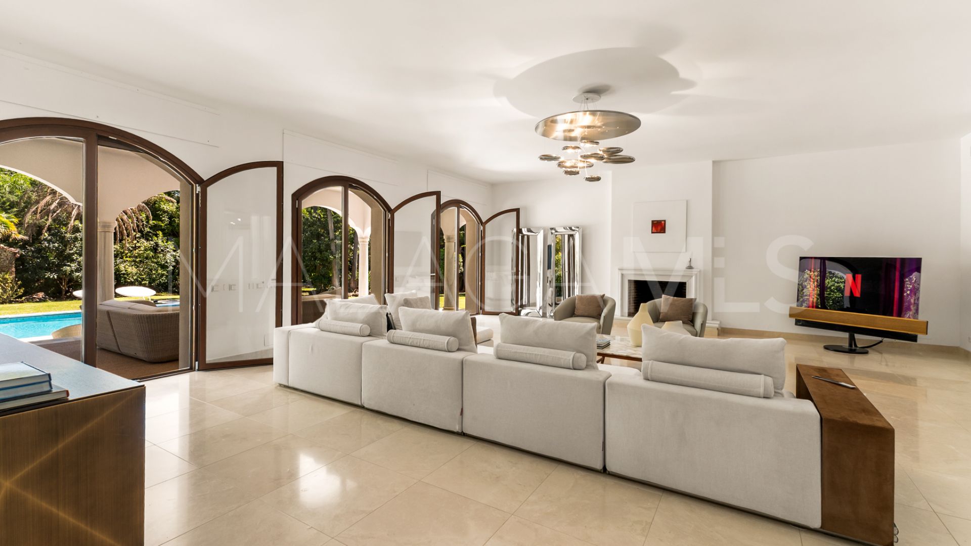 Villa for sale in Guadalmina Baja