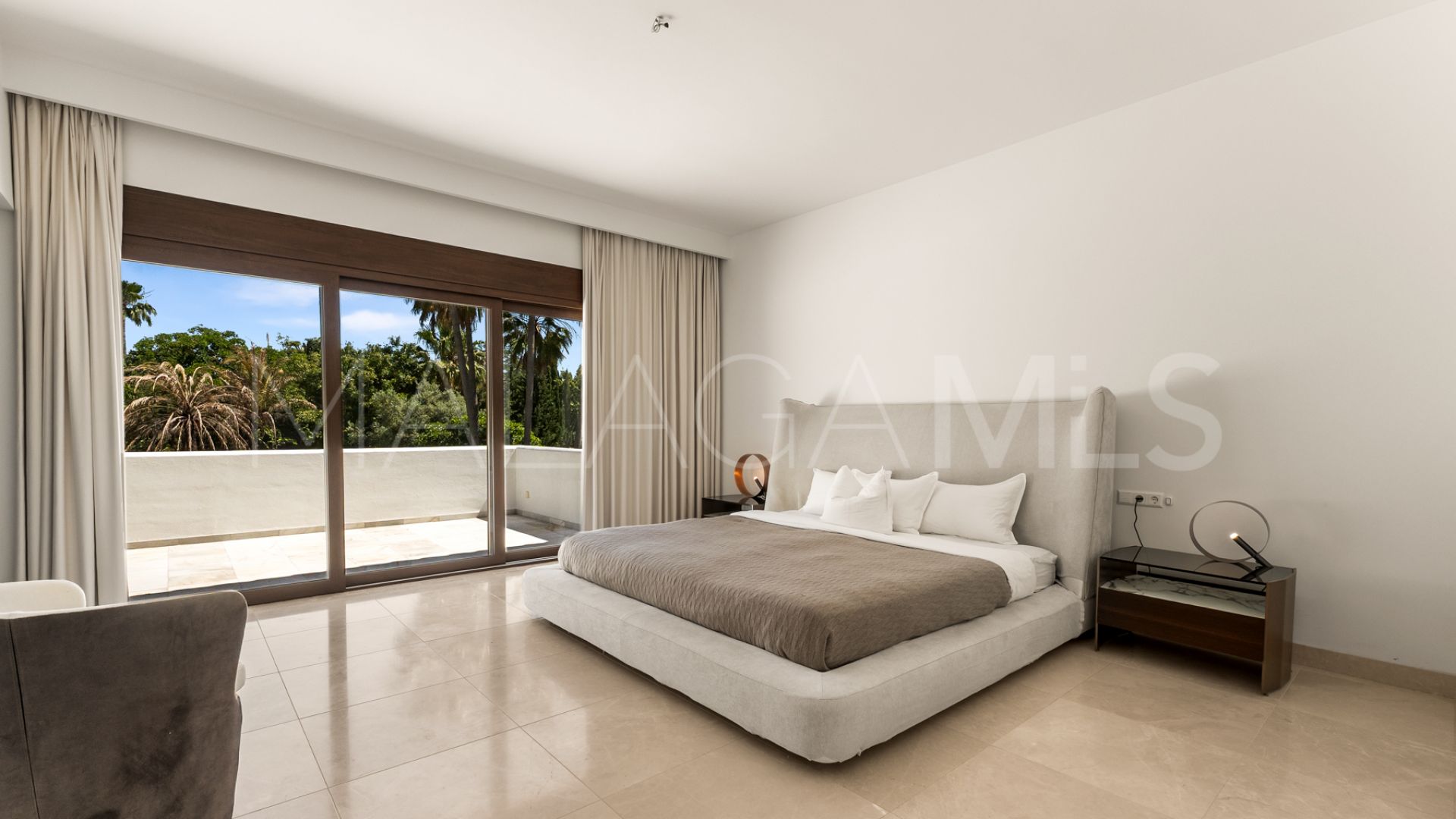 Villa for sale in Guadalmina Baja