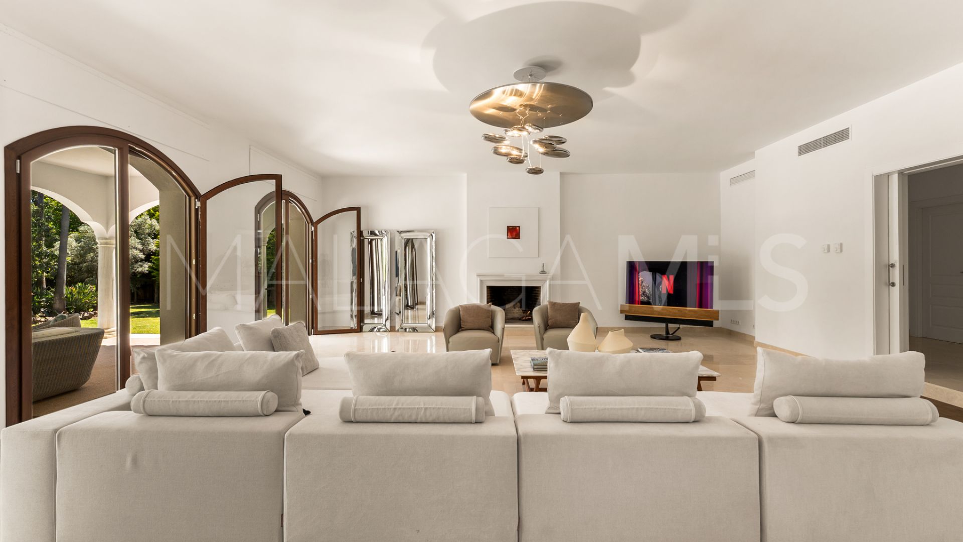 Villa for sale in Guadalmina Baja