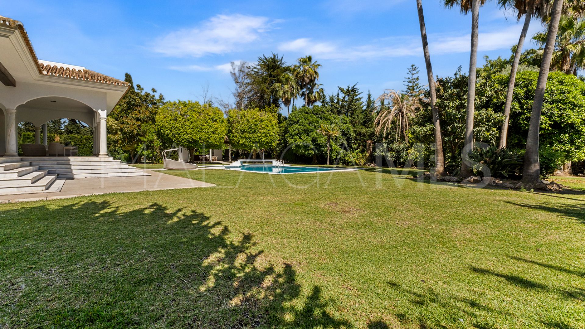 Villa for sale in Guadalmina Baja