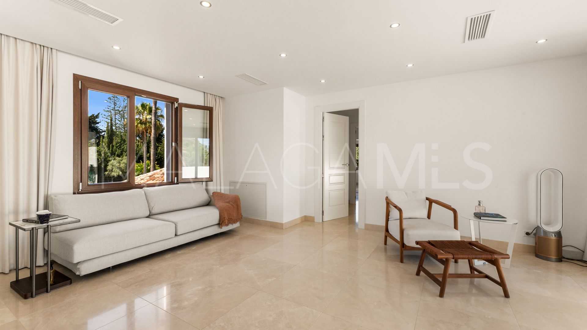Villa for sale in Guadalmina Baja
