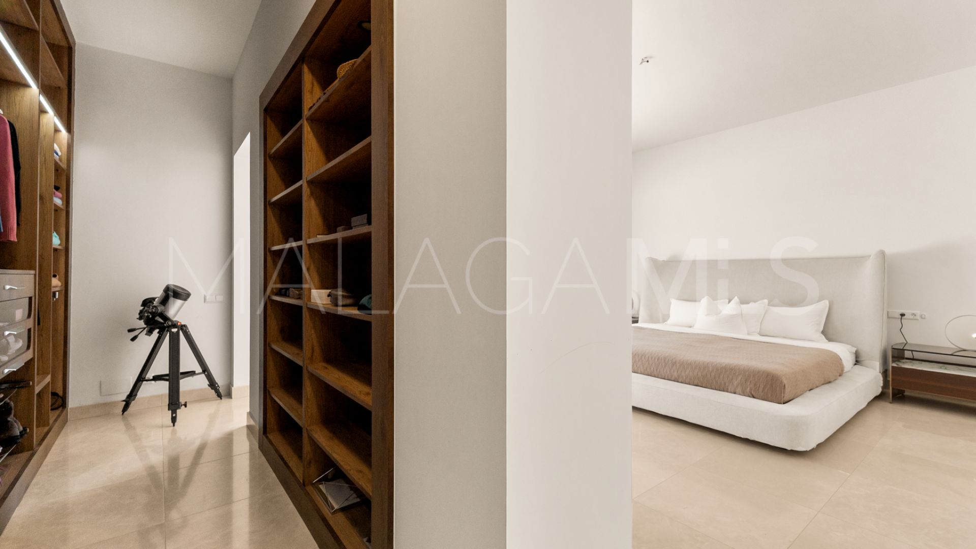 Villa for sale in Guadalmina Baja