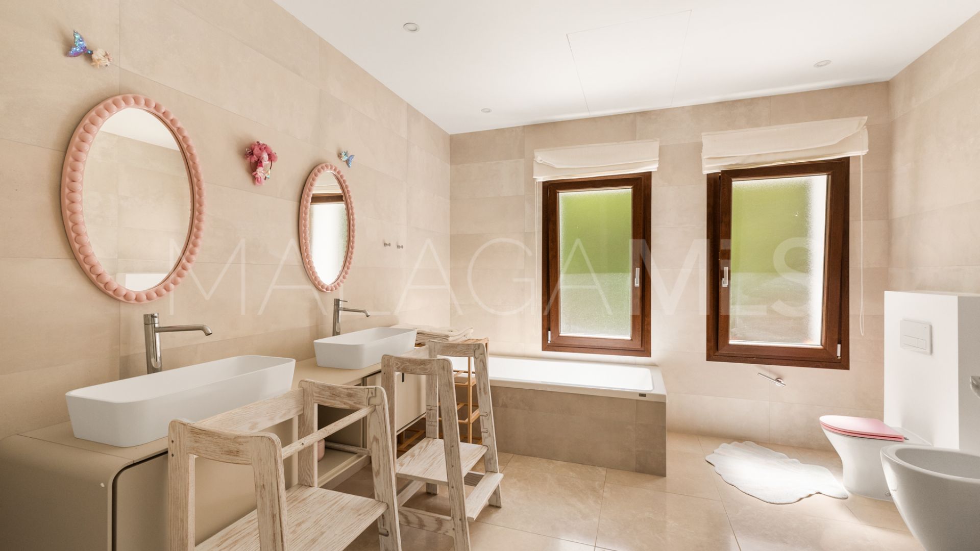 Villa for sale in Guadalmina Baja