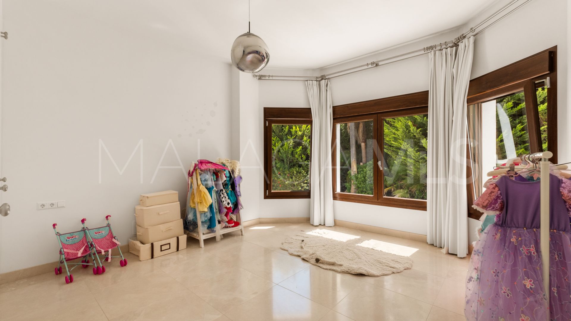 Villa for sale in Guadalmina Baja