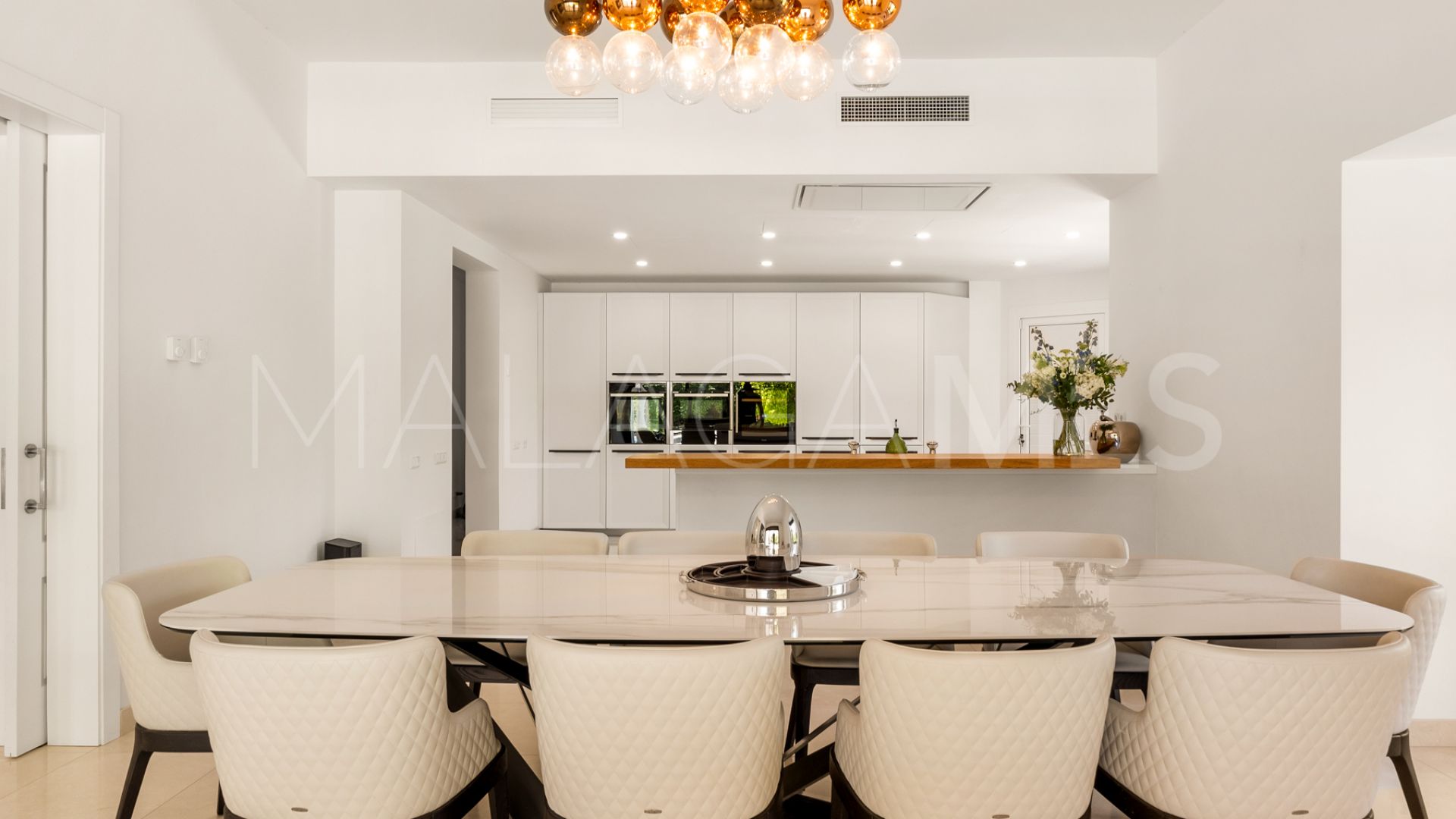 Villa for sale in Guadalmina Baja
