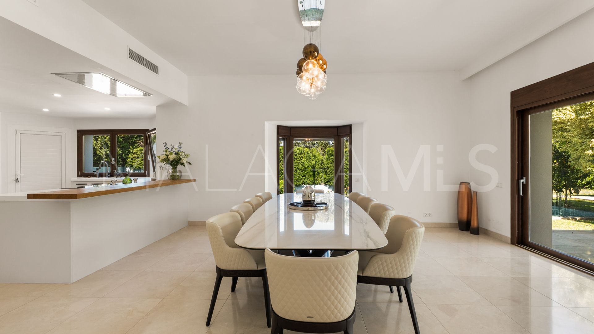 Villa for sale in Guadalmina Baja