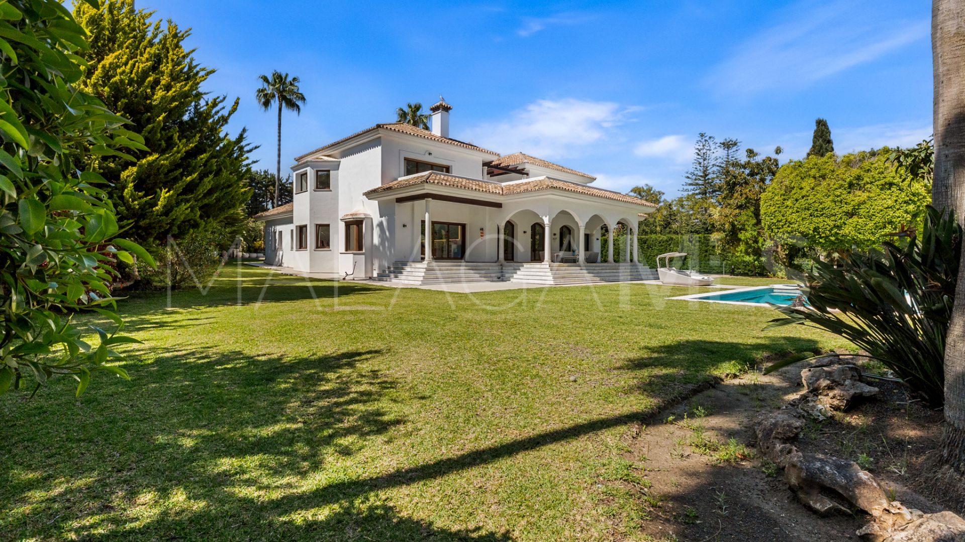 Villa for sale in Guadalmina Baja