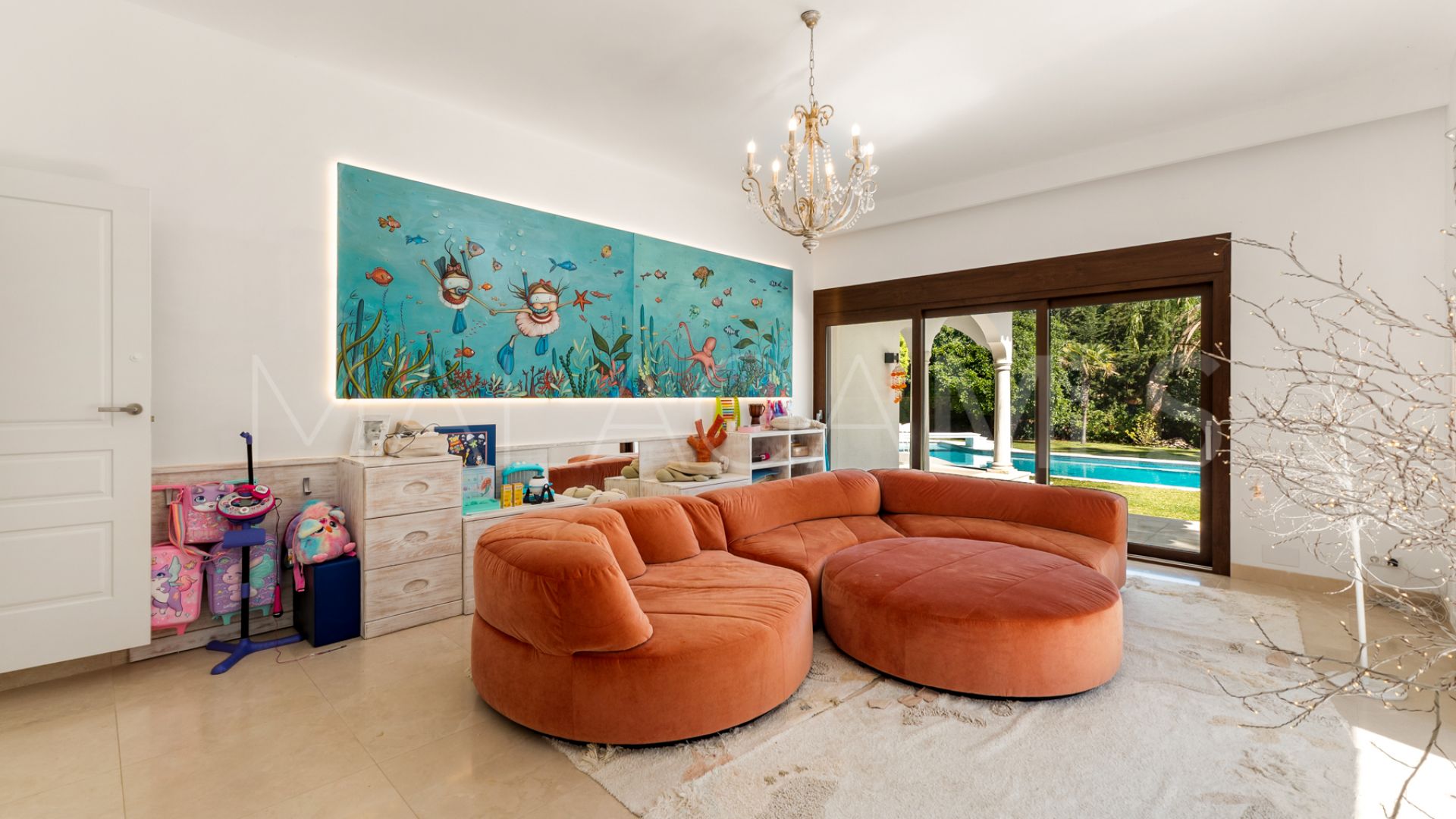Villa for sale in Guadalmina Baja