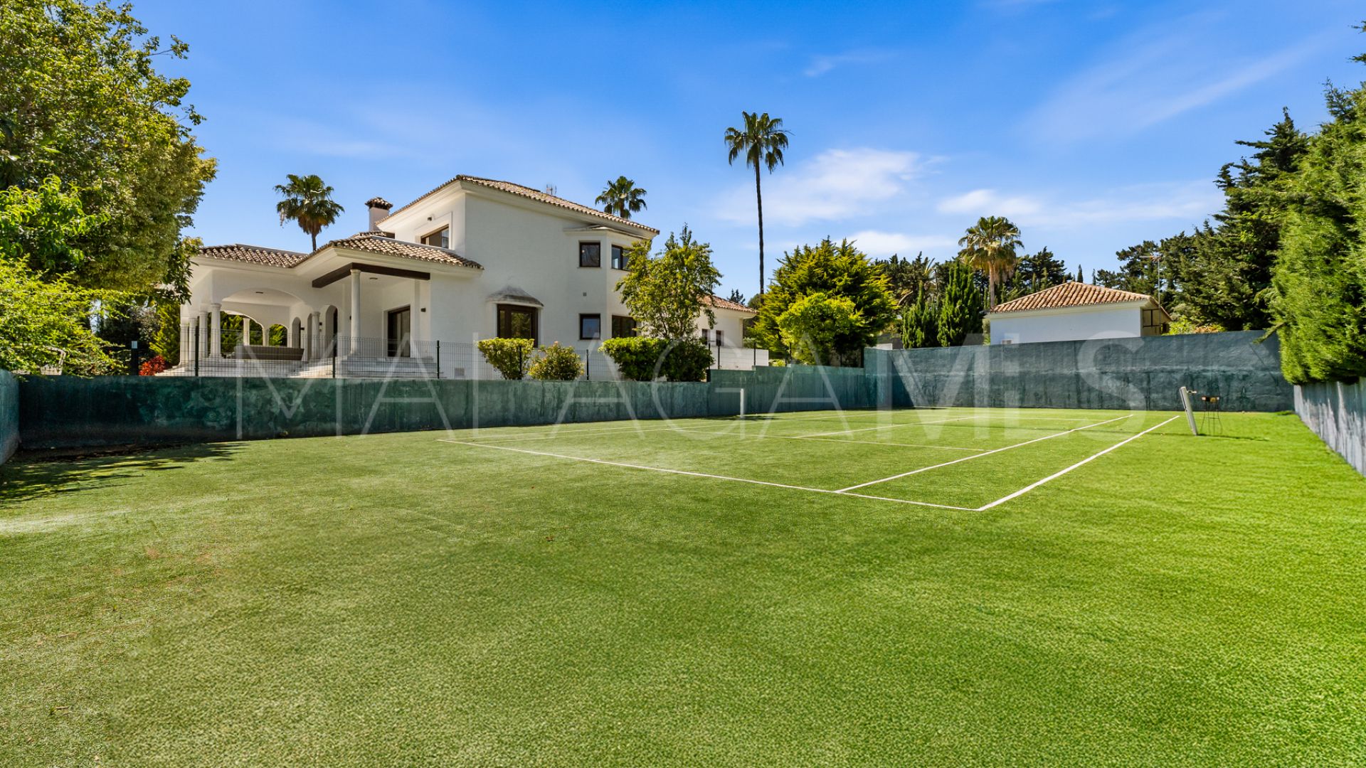 Villa for sale in Guadalmina Baja