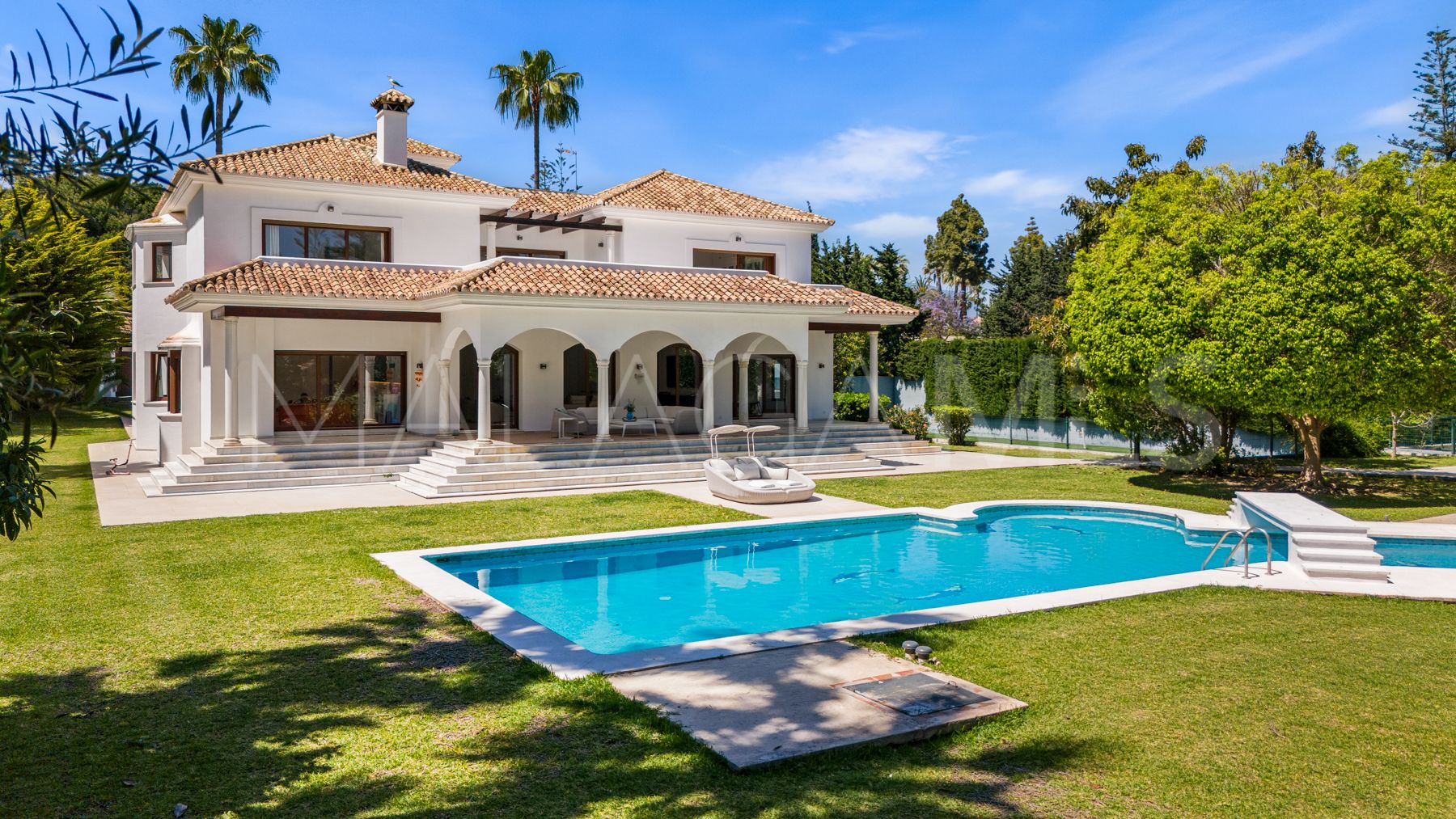 Villa for sale in Guadalmina Baja