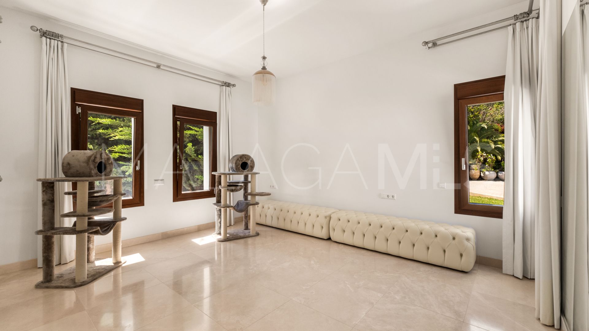 Villa for sale in Guadalmina Baja