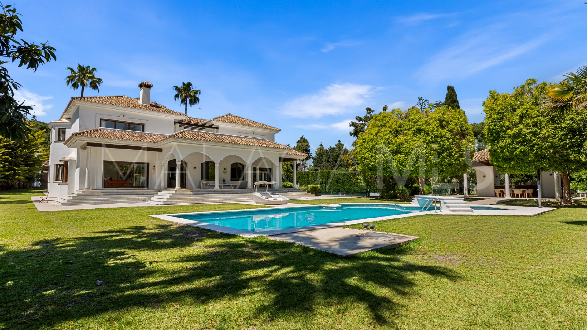 Villa for sale in Guadalmina Baja