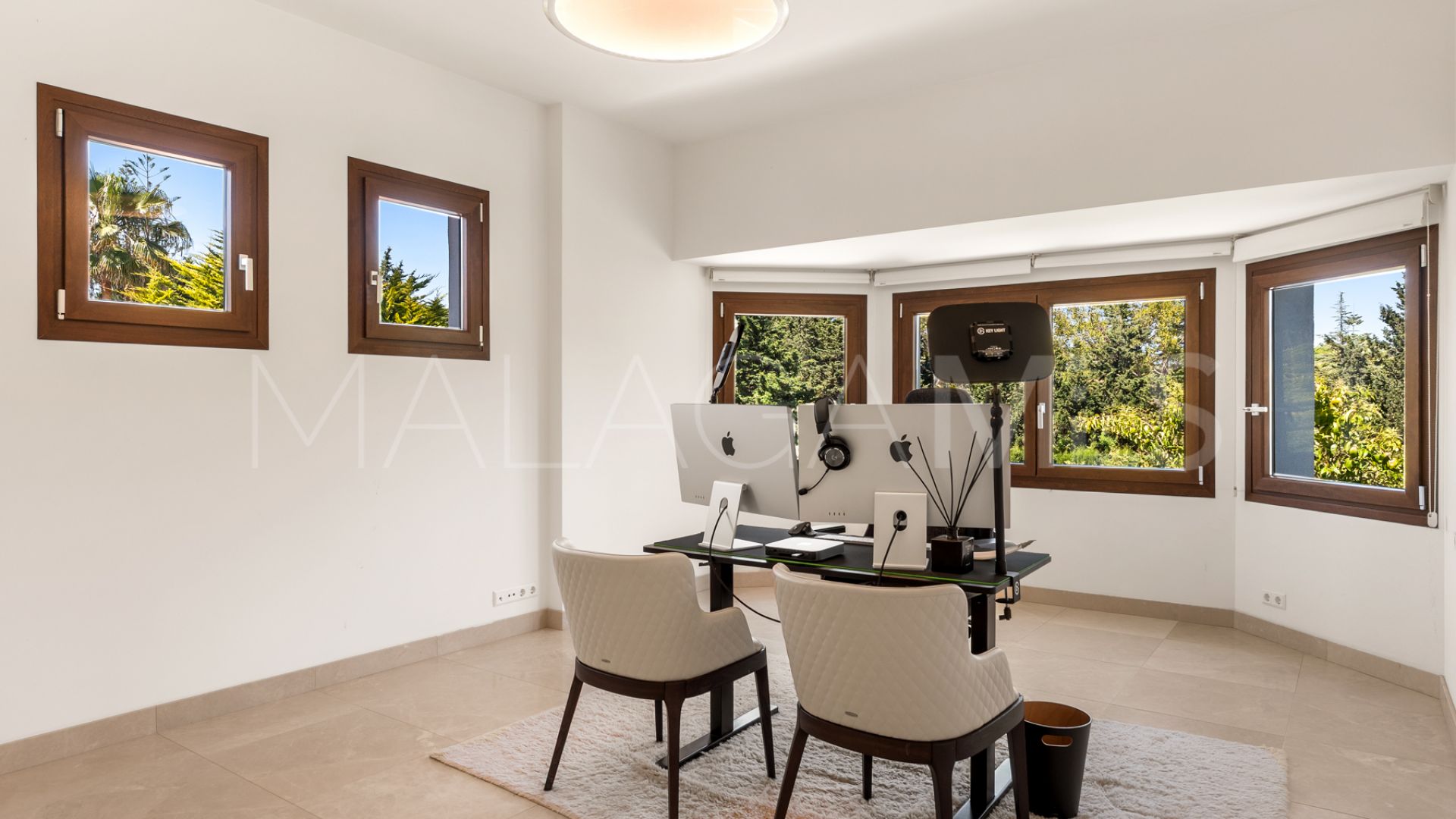 Villa for sale in Guadalmina Baja