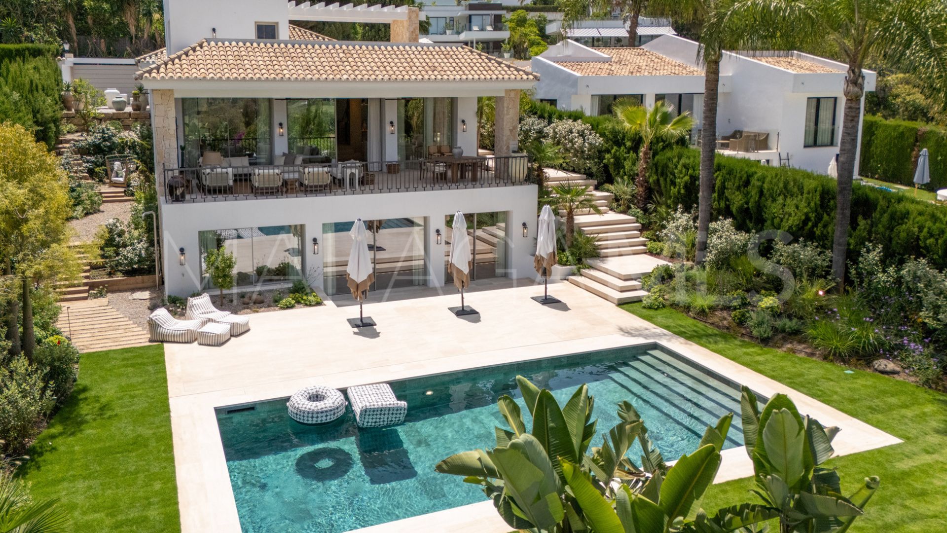 Villa for sale in Nueva Andalucia