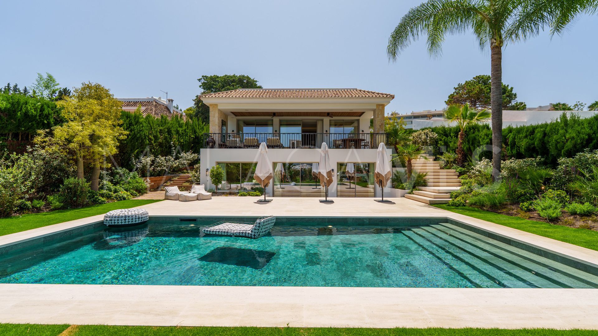 Villa for sale in Nueva Andalucia