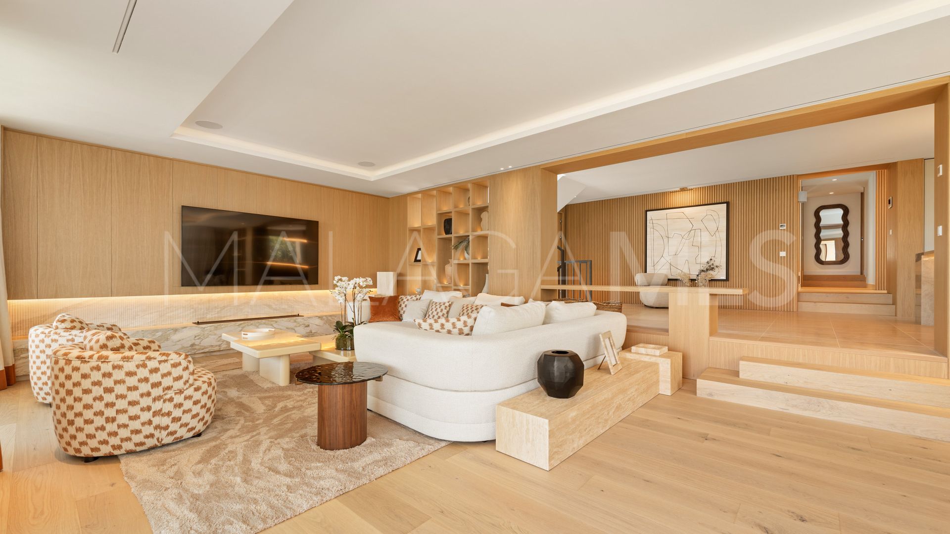 Villa for sale in Nueva Andalucia