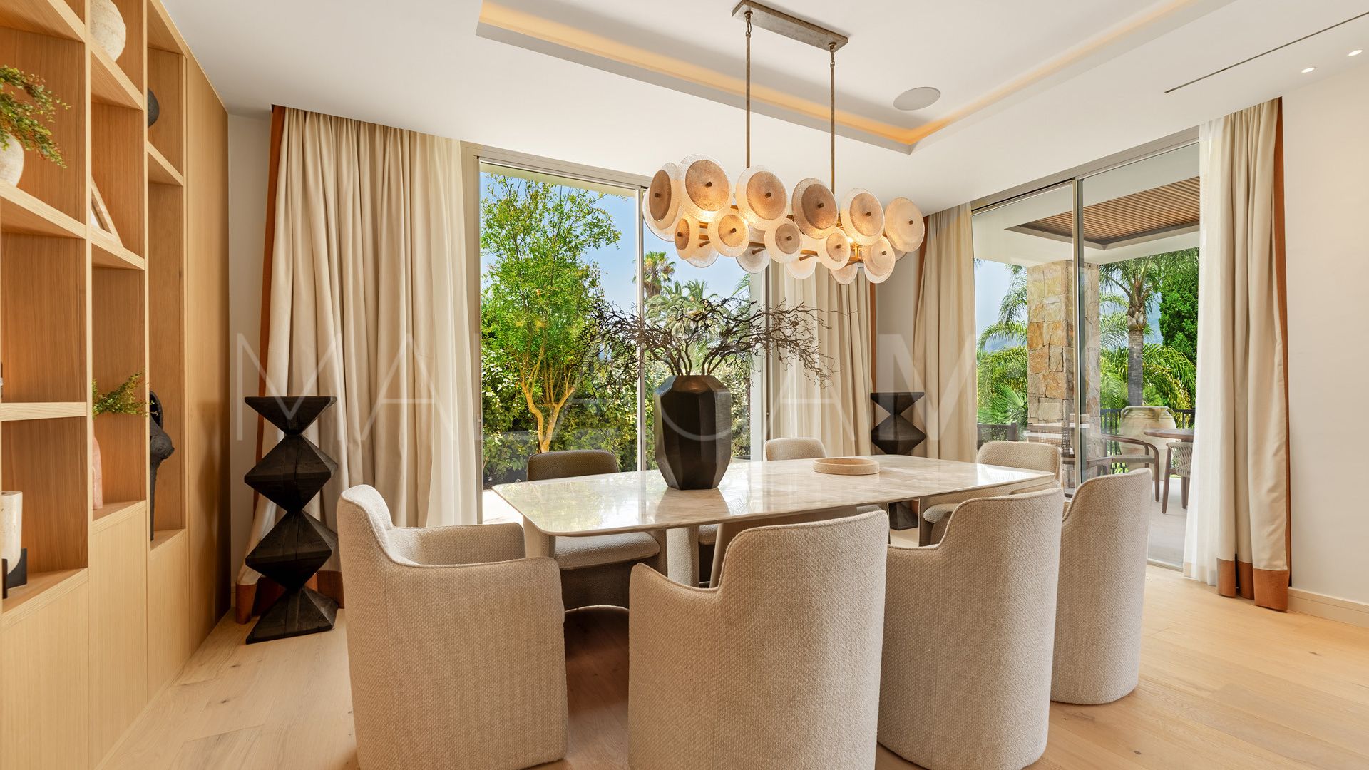 Villa for sale in Nueva Andalucia