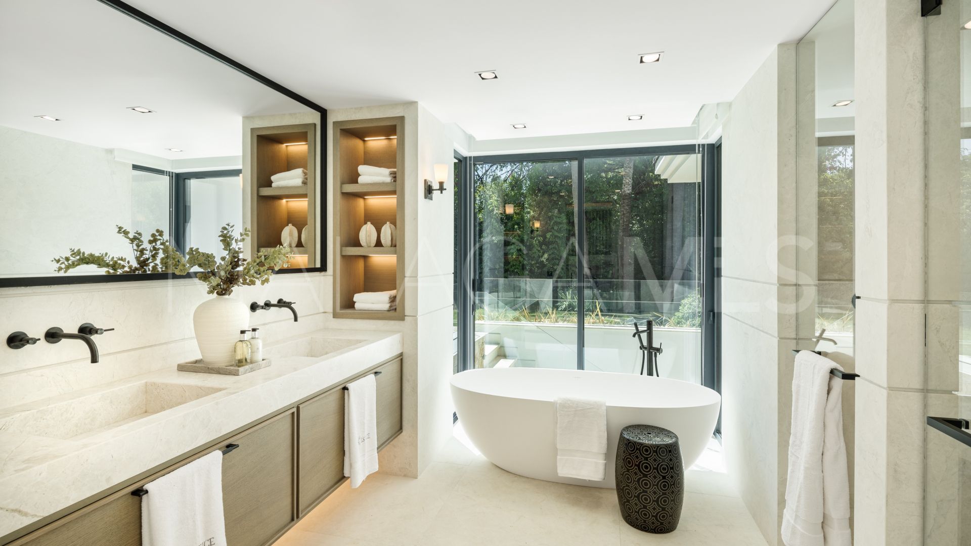 Villa with 7 bedrooms for sale in Las Brisas
