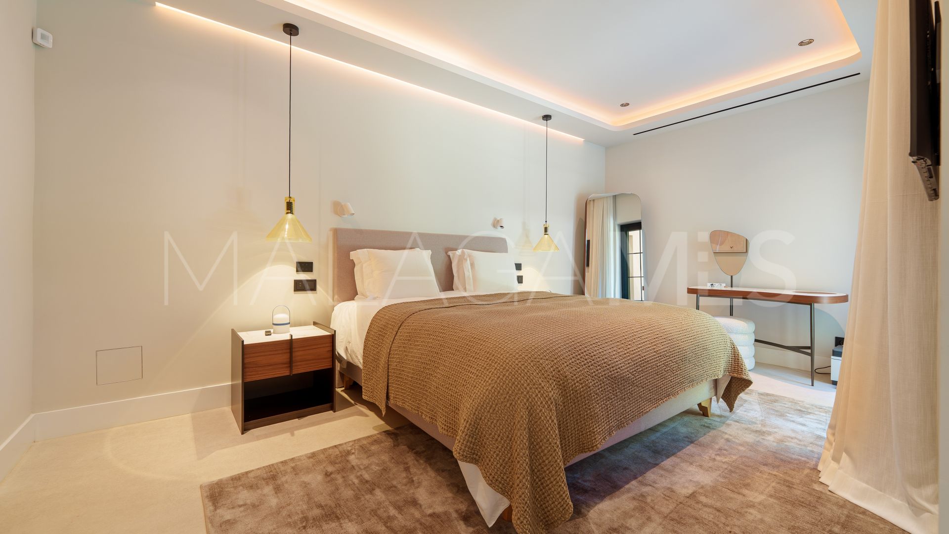 Villa for sale in Marbella - Puerto Banus