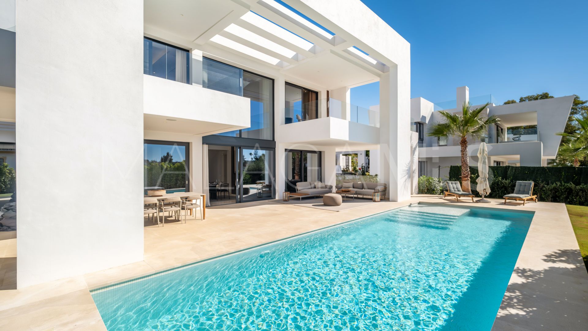 Villa for sale in El Paraiso
