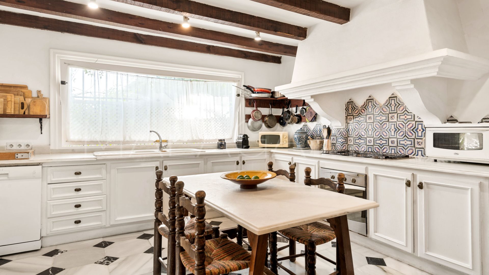 For sale 6 bedrooms villa in Benahavis