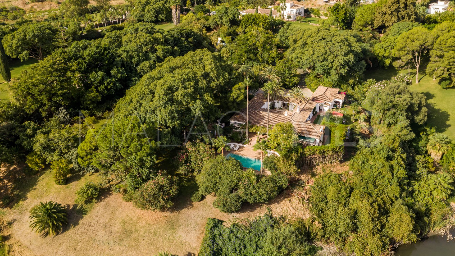 For sale 6 bedrooms villa in Benahavis