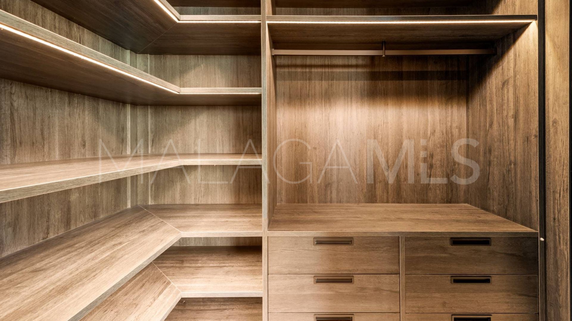 Penthaus for sale in Beach Side Golden Mile