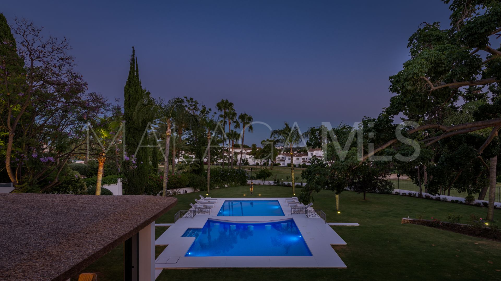 Villa for sale in Nueva Andalucia