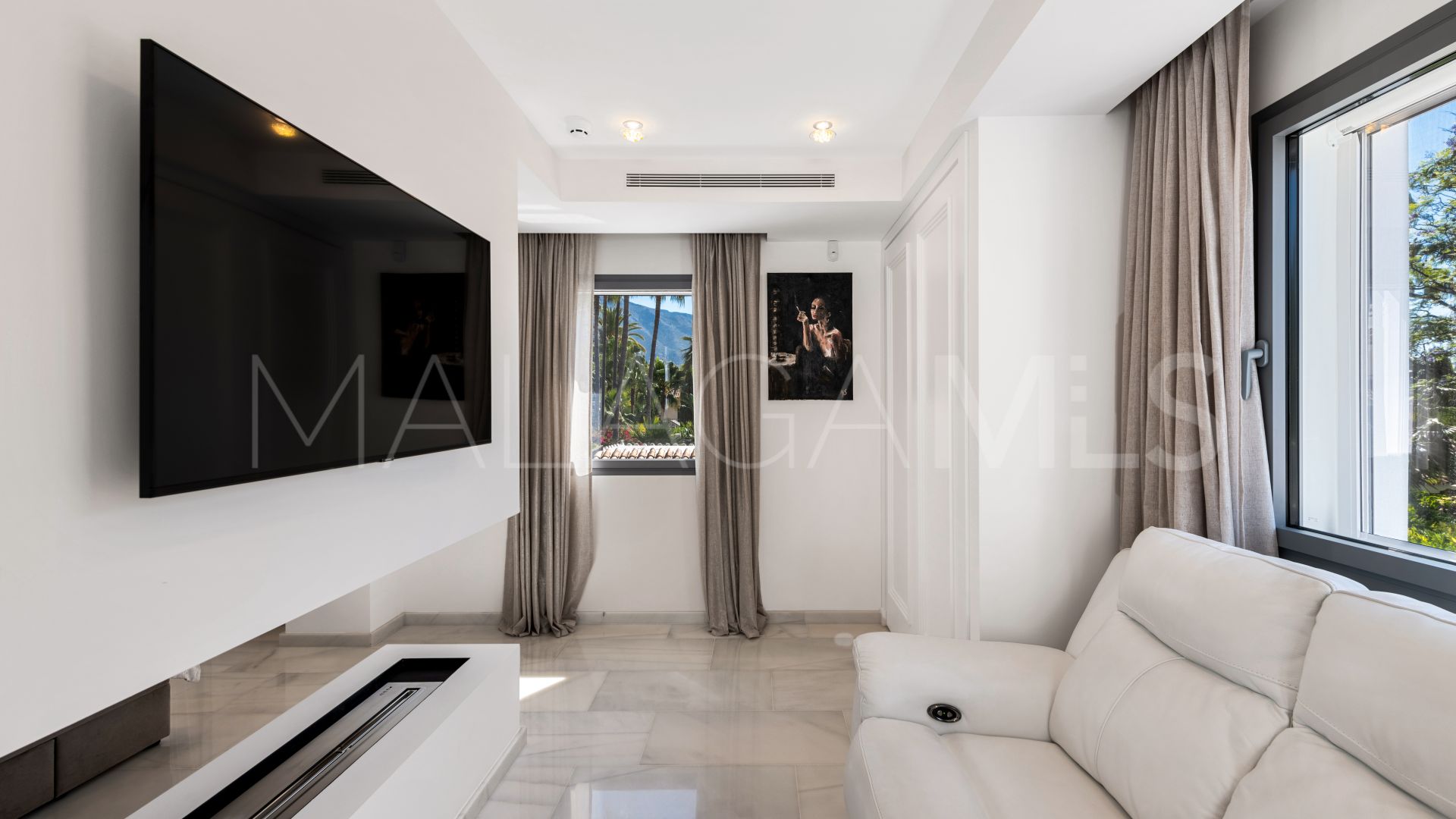 Villa for sale in Nueva Andalucia