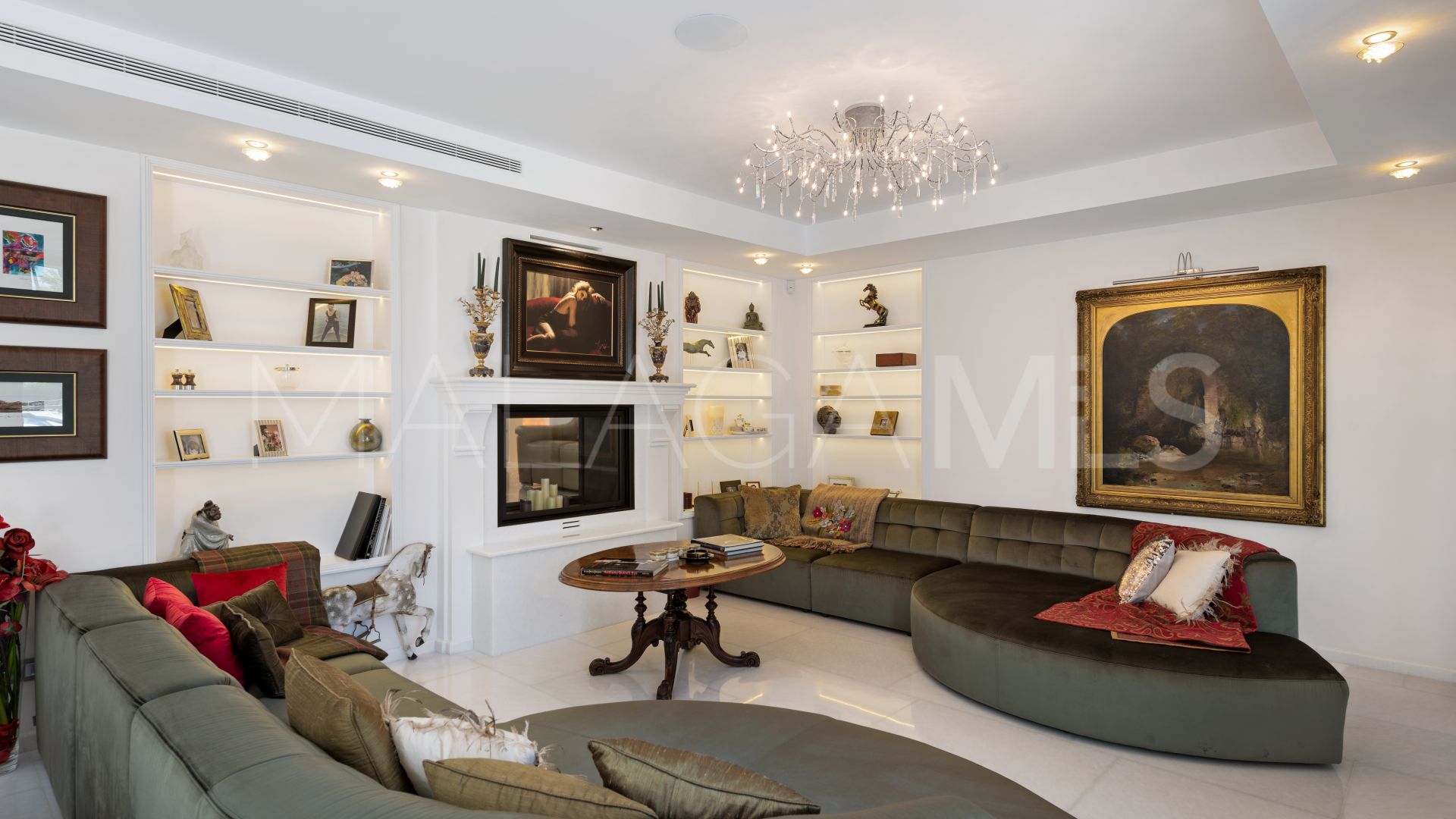 Villa for sale in Nueva Andalucia