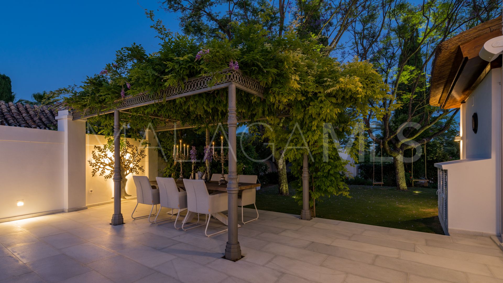 Villa for sale in Nueva Andalucia