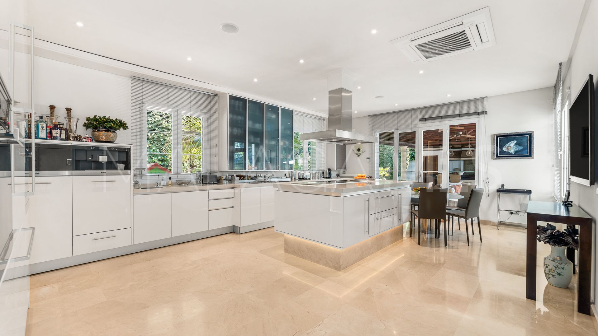 Villa for sale in Sierra Blanca