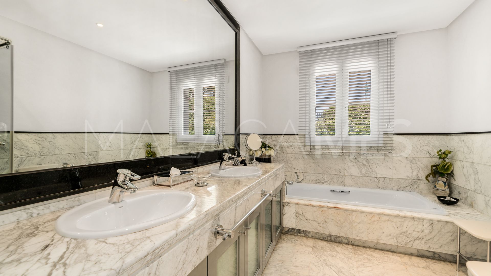 Villa for sale in Sierra Blanca