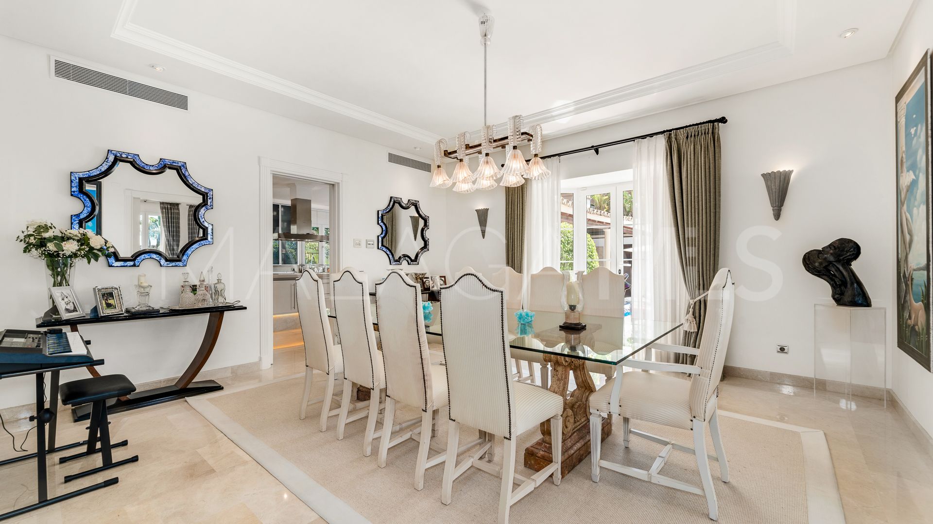 Villa for sale in Sierra Blanca