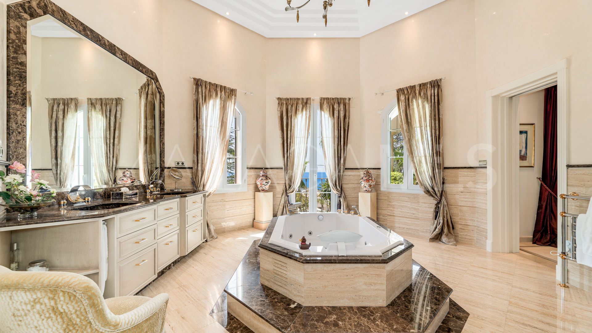 Villa for sale in Sierra Blanca