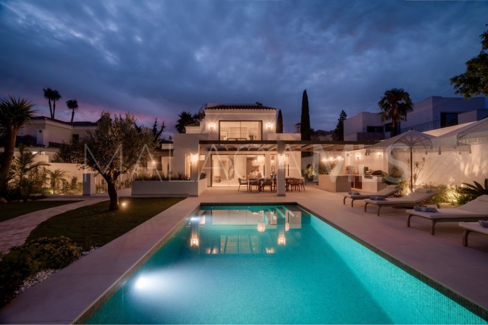 Villa for sale in Nueva Andalucia