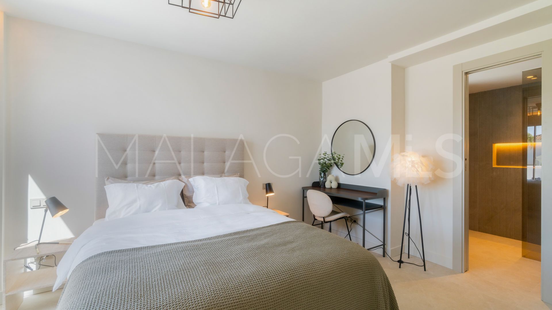 Villa for sale in Nueva Andalucia