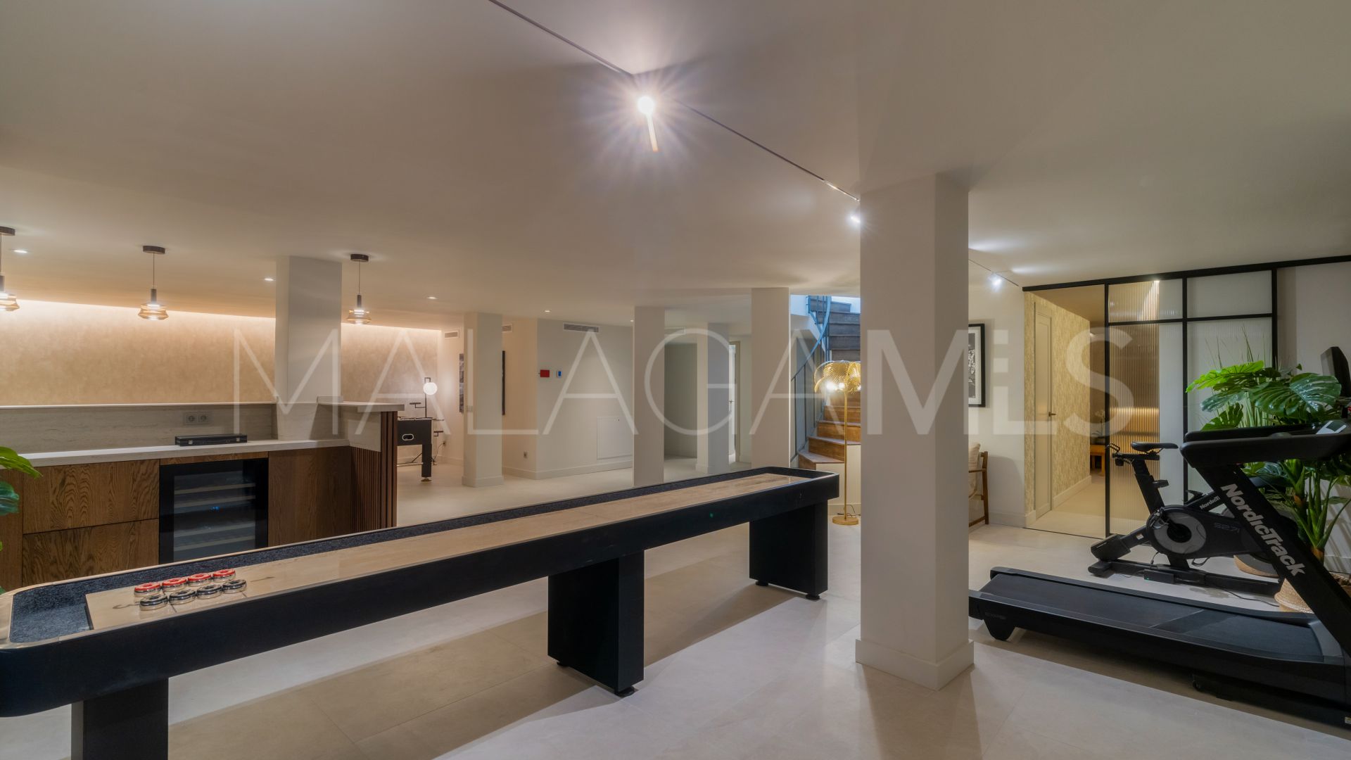 Villa for sale in Nueva Andalucia