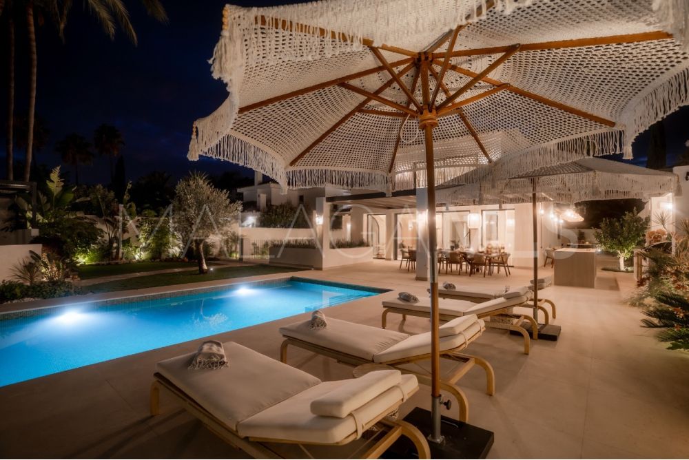 Villa for sale in Nueva Andalucia