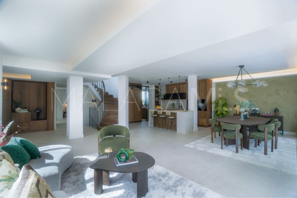 Villa for sale in Nueva Andalucia