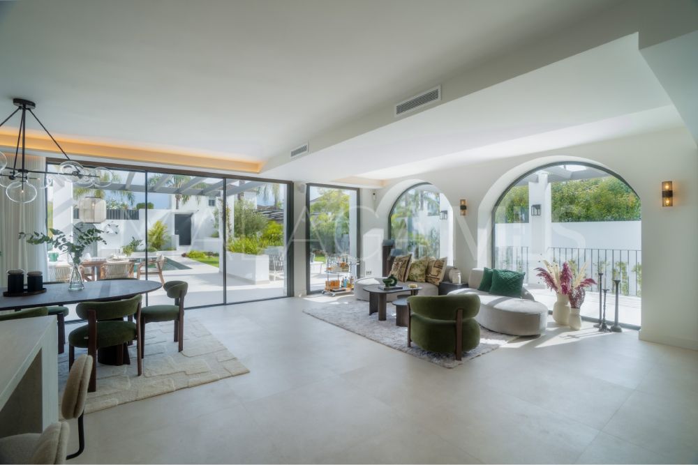 Villa for sale in Nueva Andalucia