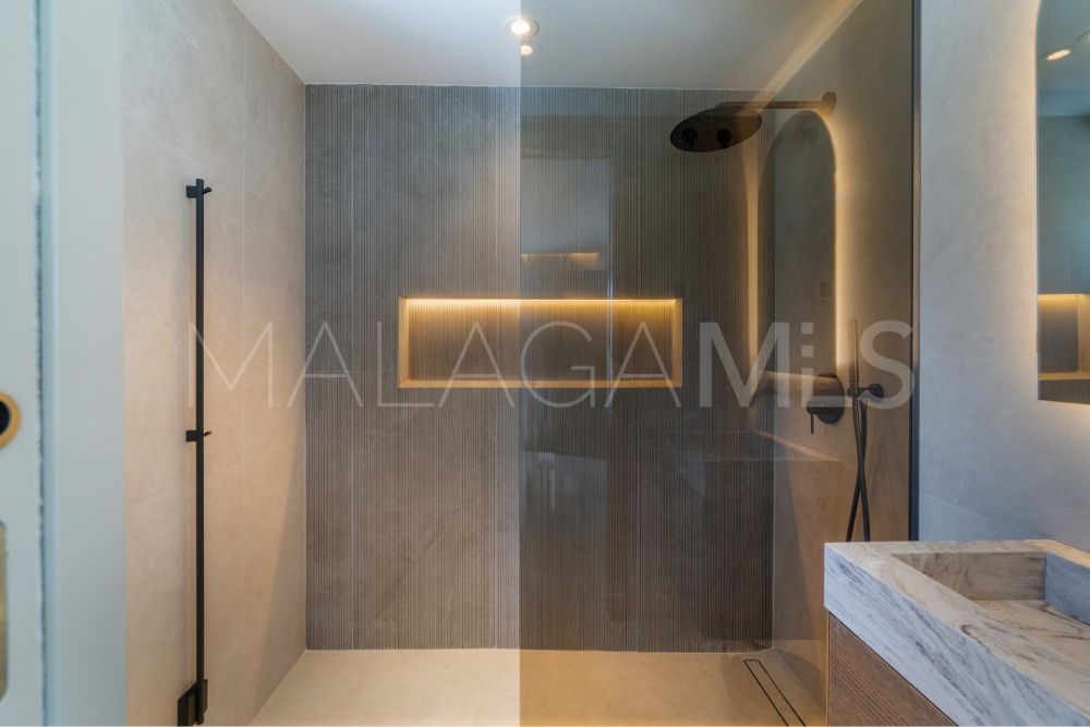 Villa for sale in Nueva Andalucia